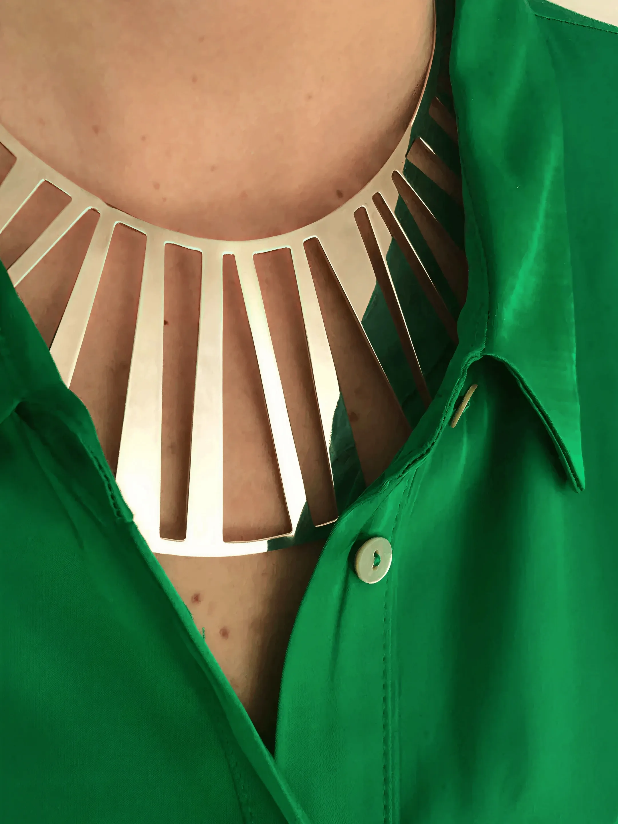 Collier Marc Deloche porté, collection iconique - Shopify refonte Supercolor